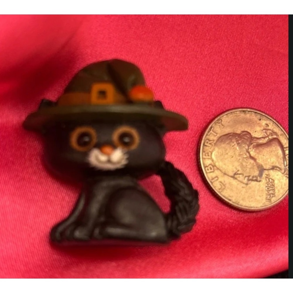Vintage Hallmark Halloween Black Cat Witch Hat Resin Pin Brooch Collectible
